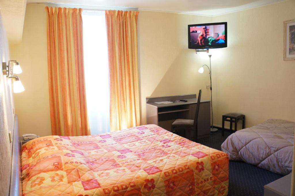 Hotel A La Grace De Dieu Brie-Comte-Robert Luaran gambar