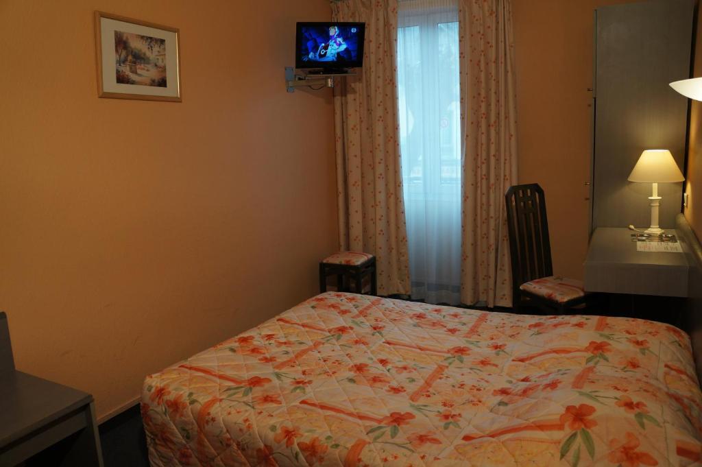 Hotel A La Grace De Dieu Brie-Comte-Robert Luaran gambar